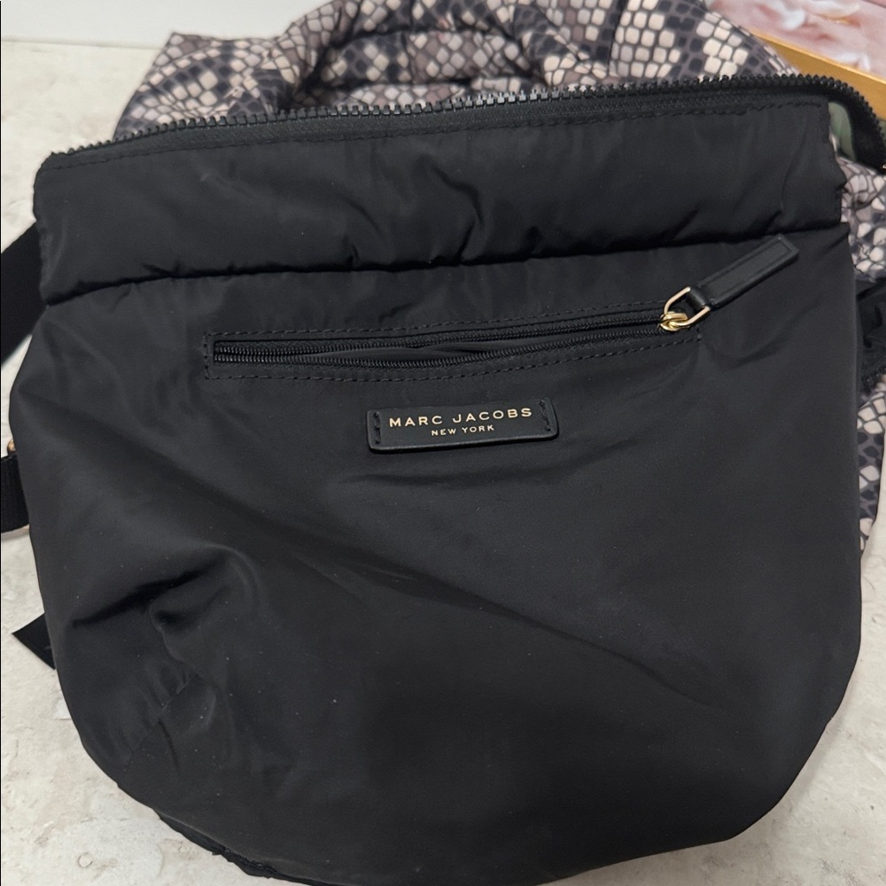 Marc Jacobs Black and Cream Snake pattern Quilted Nylon Shoulder Bag EUC - Picture 5 of 6